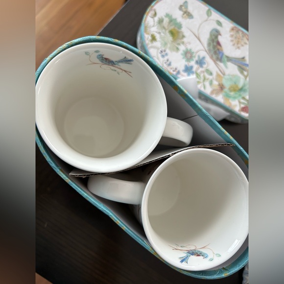 Lightahead Elegant Bone China Two Coffee Mugs Set in Decorative Box - Picture 7 of 12